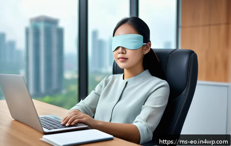 낮잠을 통해 얻을 수 있는 이점 - A young Malay professional woman taking a 15-minute power nap in a modern office setting in Kuala Lu...